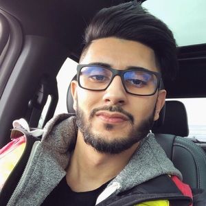 Meet your Posher, Abinaas